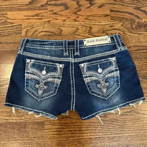 NWT Rock Revival Women’sCelinda Dark Wash Jean Shorts Size 29